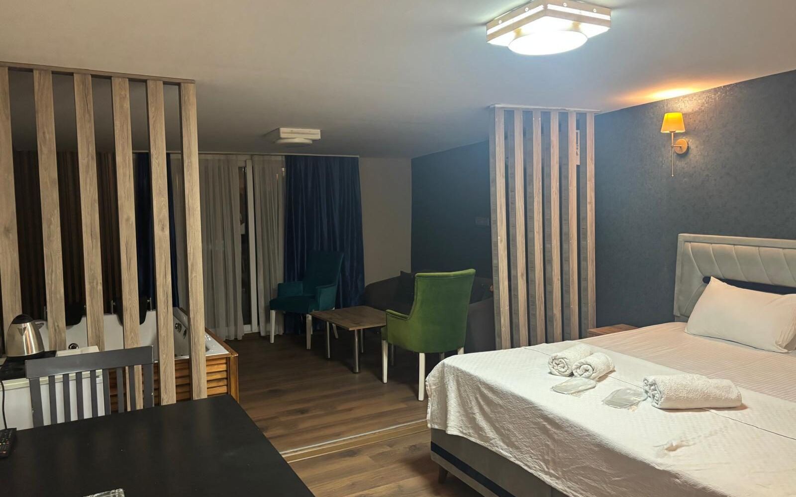 DUUM Suite Suit Jakuzili Daire, Karşıyaka